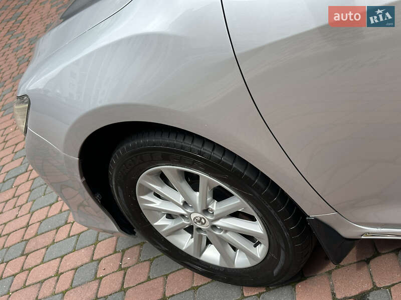 Седан Toyota Camry 2011 в Івано-Франківську