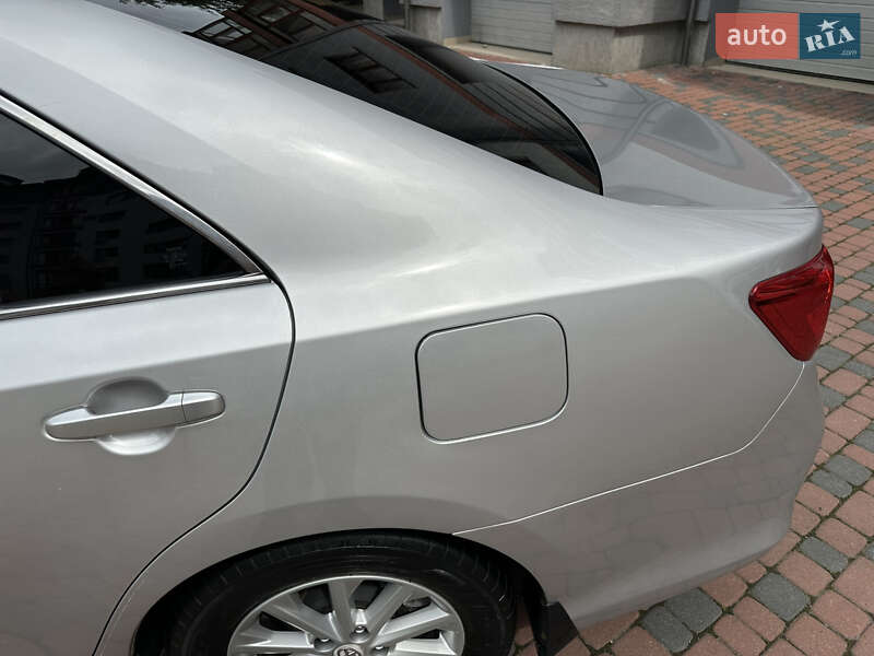 Седан Toyota Camry 2011 в Івано-Франківську