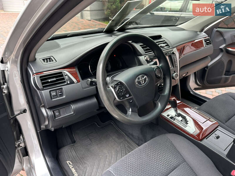 Седан Toyota Camry 2011 в Івано-Франківську