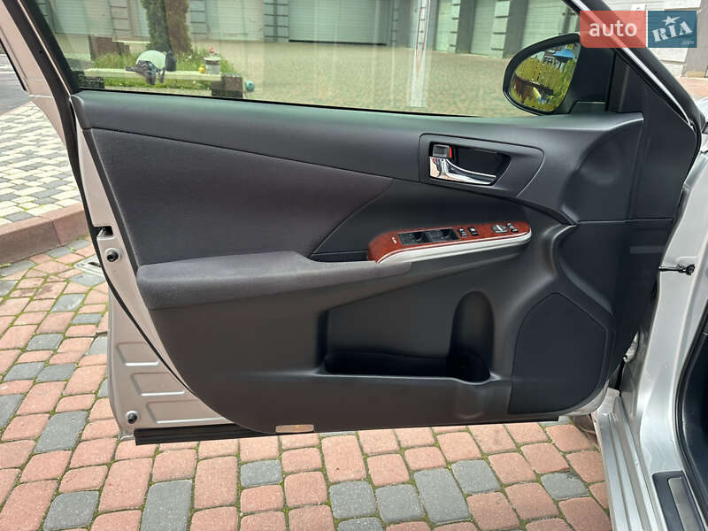 Седан Toyota Camry 2011 в Івано-Франківську