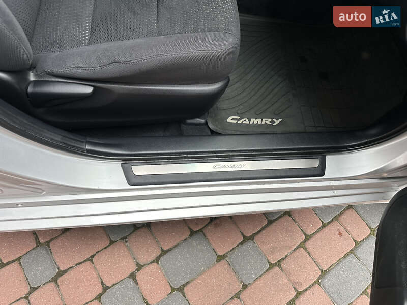 Седан Toyota Camry 2011 в Івано-Франківську