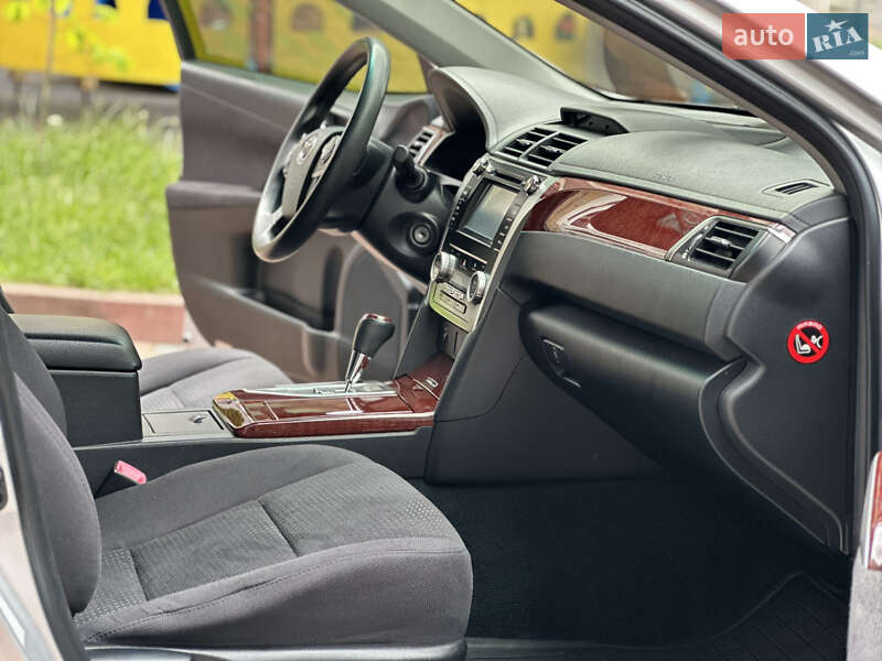 Седан Toyota Camry 2011 в Івано-Франківську