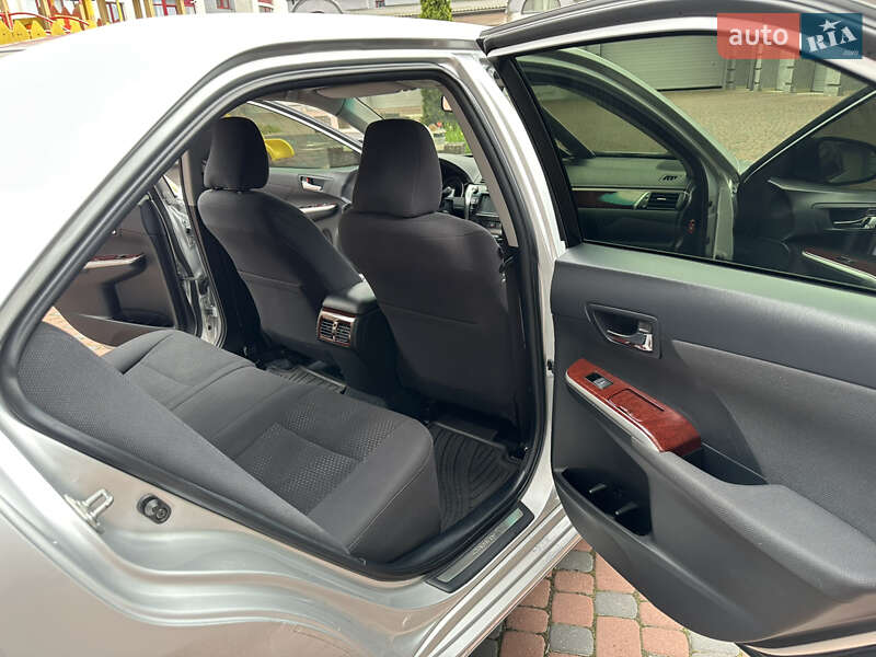 Седан Toyota Camry 2011 в Івано-Франківську