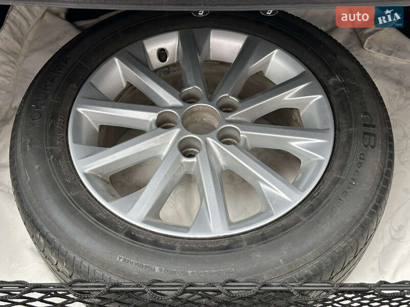 Седан Toyota Camry 2011 в Івано-Франківську