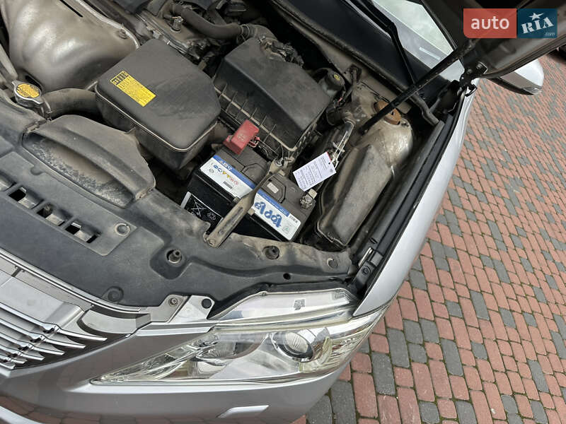 Седан Toyota Camry 2011 в Івано-Франківську