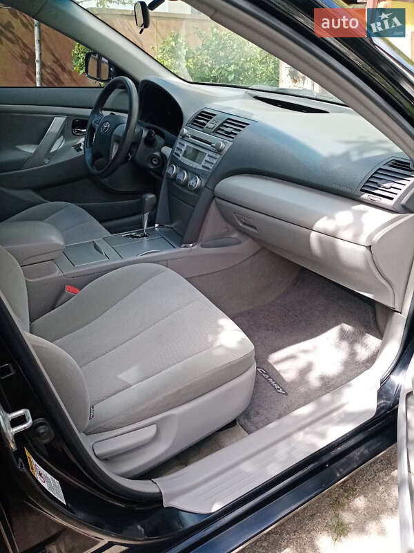 Седан Toyota Camry 2011 в Жмеринке