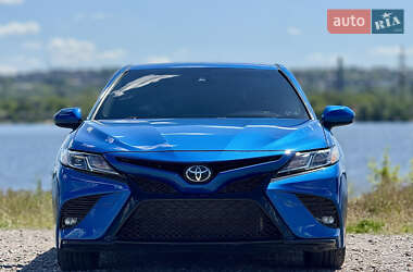 Седан Toyota Camry 2019 в 