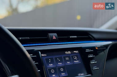 Седан Toyota Camry 2019 в 
