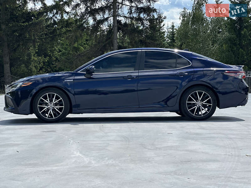 Седан Toyota Camry 2021 в Фастове