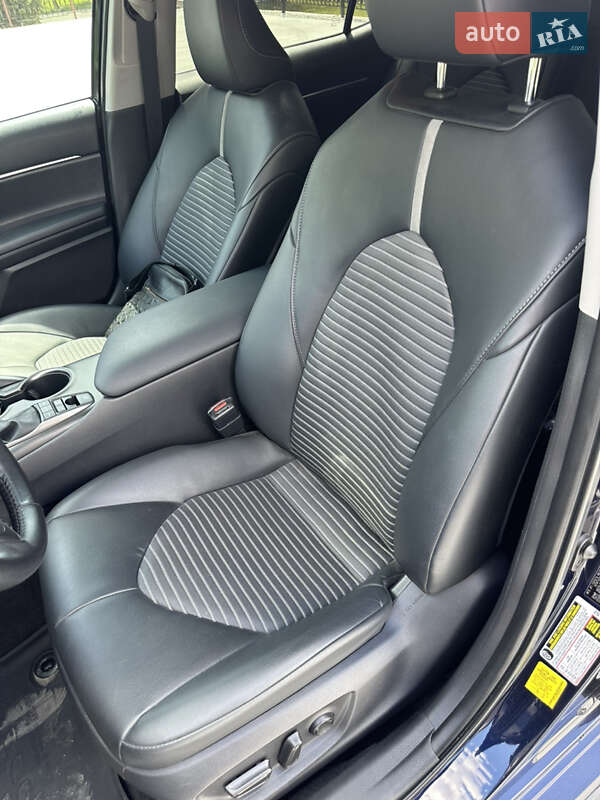 Седан Toyota Camry 2021 в Фастове