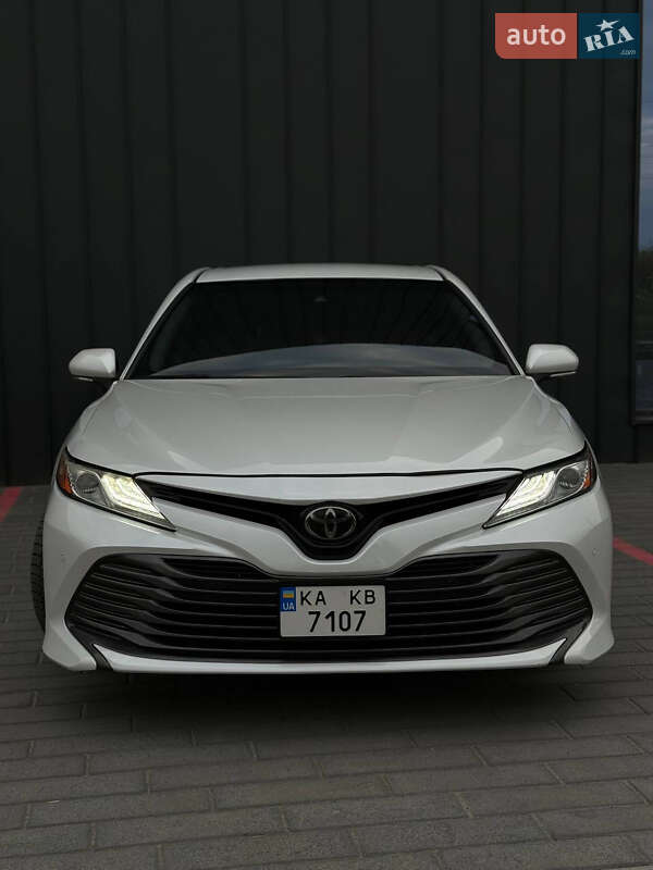 Седан Toyota Camry 2017 в Первомайську