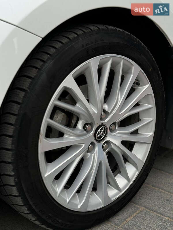 Седан Toyota Camry 2017 в Первомайську