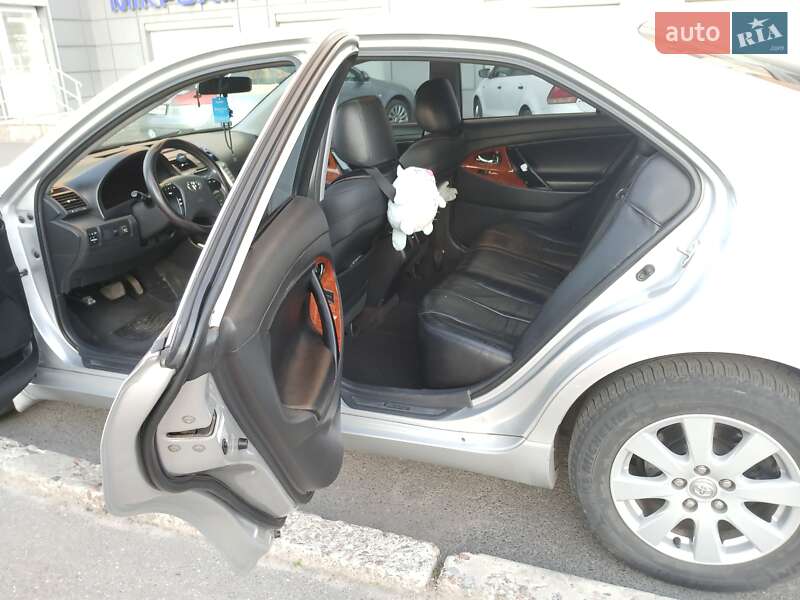 Седан Toyota Camry 2008 в Чернигове