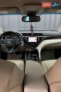 Седан Toyota Camry 2017 в 