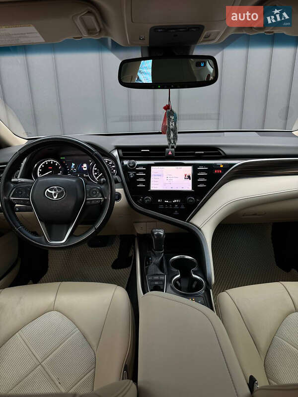 Седан Toyota Camry 2017 в Первомайську