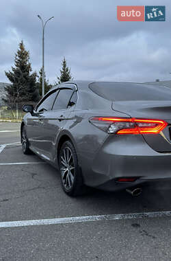Седан Toyota Camry 2021 в 