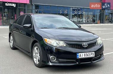 Седан Toyota Camry 2013 в Киеве