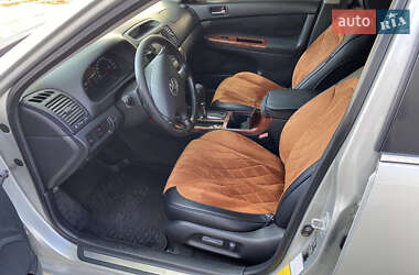 Седан Toyota Camry 2004 в 