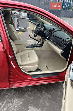 Седан Toyota Camry 2013 в 