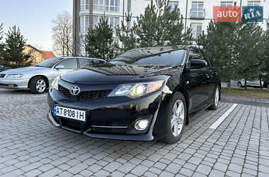 Седан Toyota Camry 2013 в 