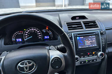 Седан Toyota Camry 2013 в 