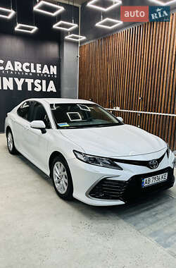 Седан Toyota Camry 2023 в Виннице