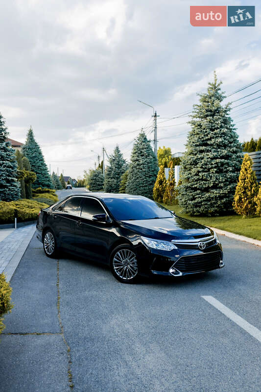 Седан Toyota Camry 2014 в Дніпрі