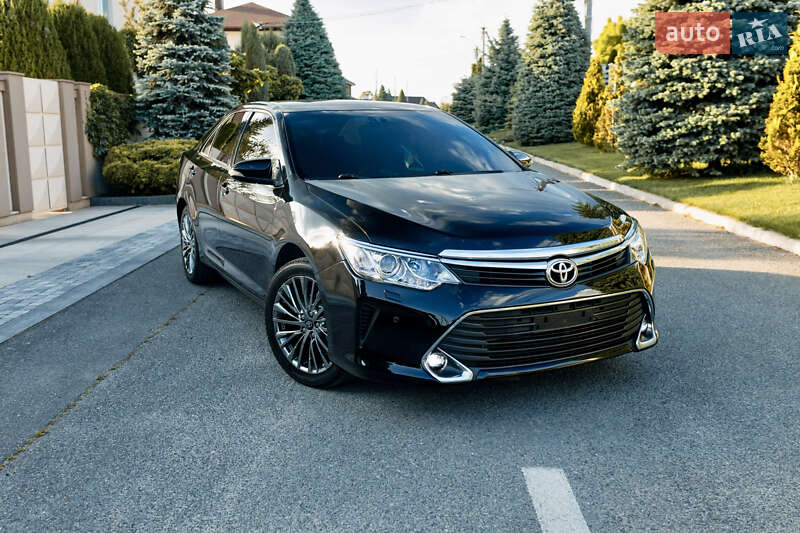 Седан Toyota Camry 2014 в Дніпрі
