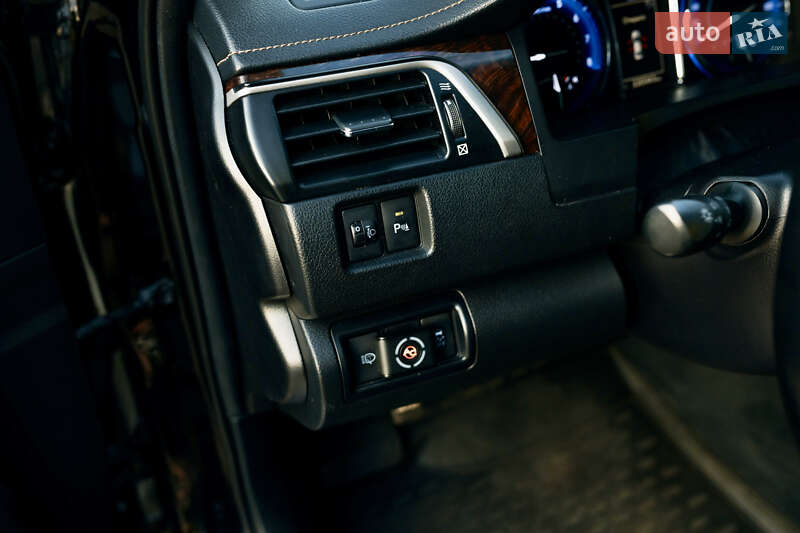 Седан Toyota Camry 2014 в Дніпрі