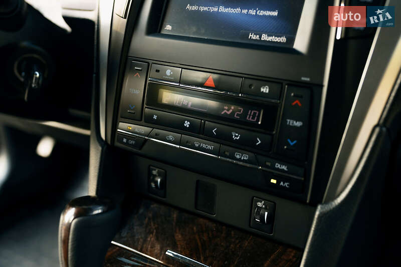 Седан Toyota Camry 2014 в Дніпрі