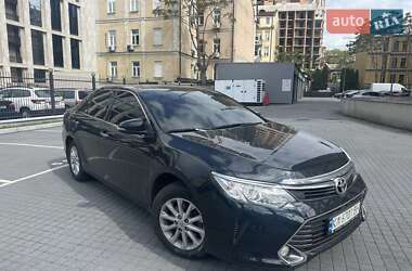 Седан Toyota Camry 2015 в Києві