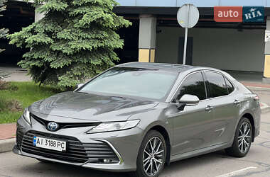 Седан Toyota Camry 2023 в 
