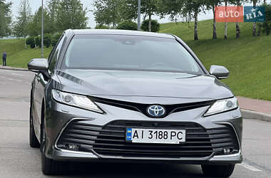 Седан Toyota Camry 2023 в 
