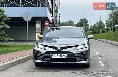 Седан Toyota Camry 2023 в 