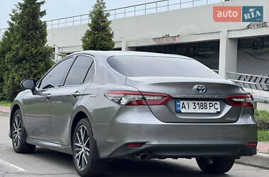 Седан Toyota Camry 2023 в 