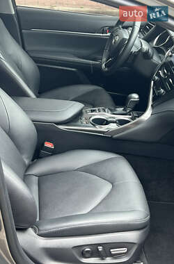 Седан Toyota Camry 2023 в 
