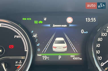 Седан Toyota Camry 2023 в 