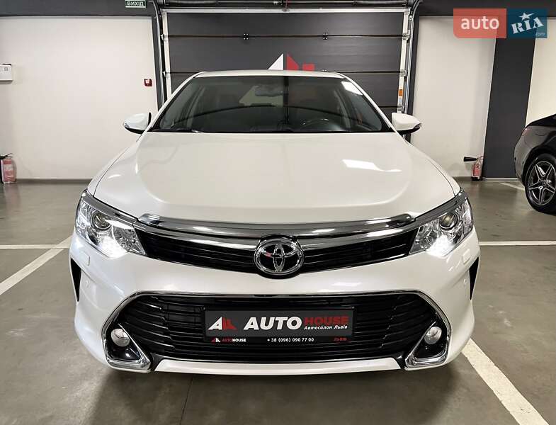 Седан Toyota Camry 2017 в Львові