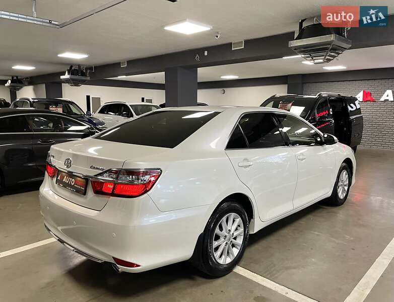 Седан Toyota Camry 2017 в Львові