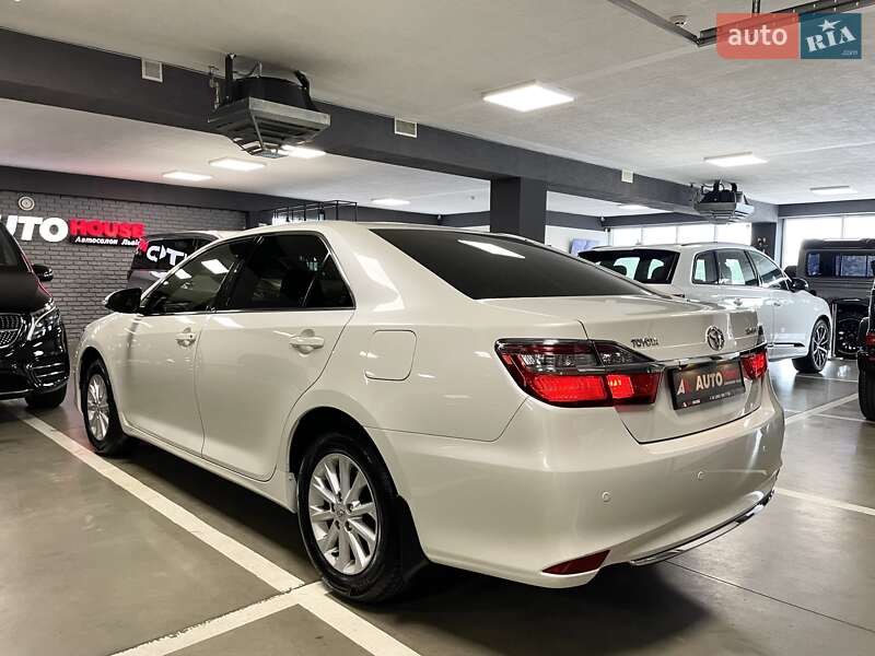 Седан Toyota Camry 2017 в Львові