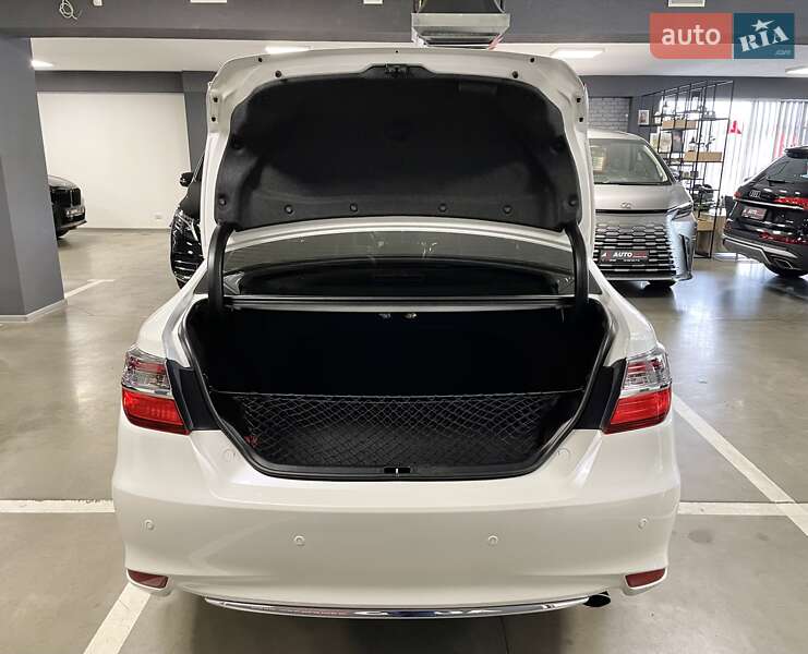 Седан Toyota Camry 2017 в Львові