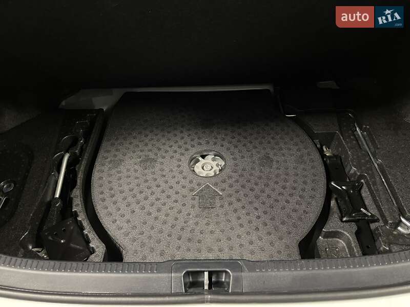 Седан Toyota Camry 2017 в Львові