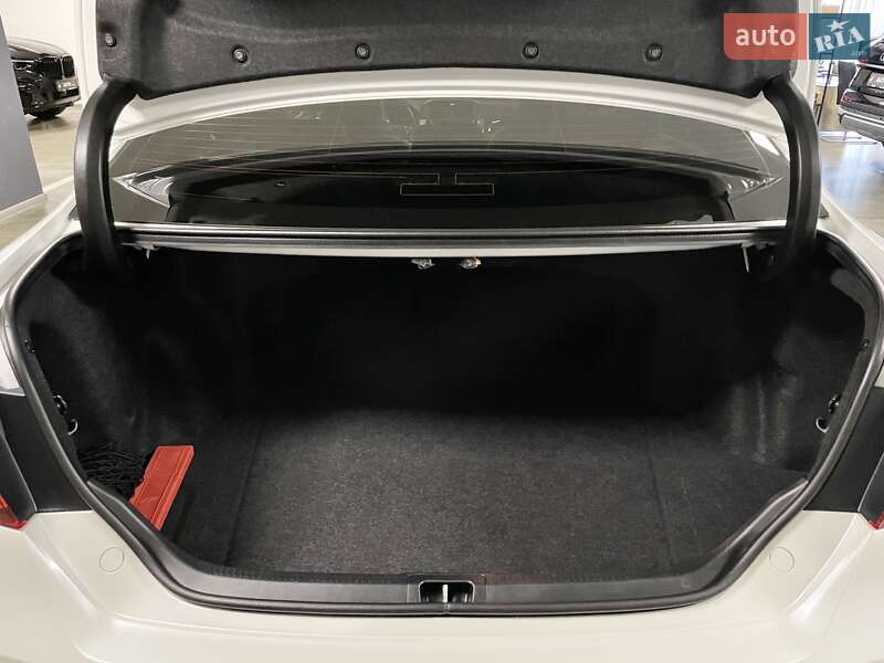 Седан Toyota Camry 2017 в Львові