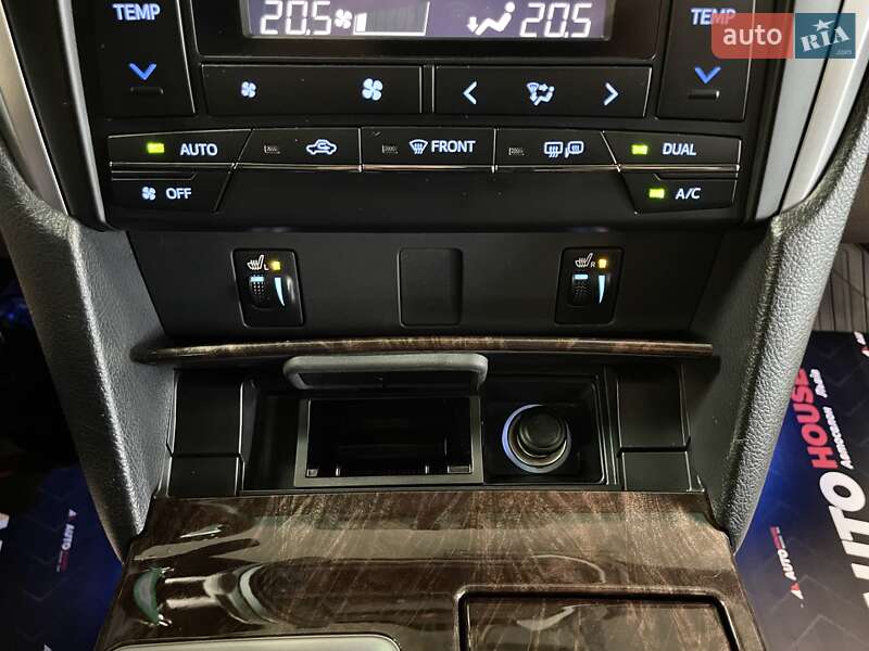 Седан Toyota Camry 2017 в Львові