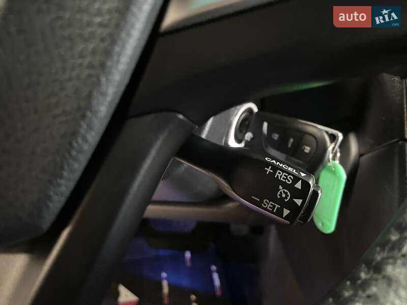 Седан Toyota Camry 2017 в Львові