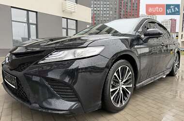 Седан Toyota Camry 2020 в Києві