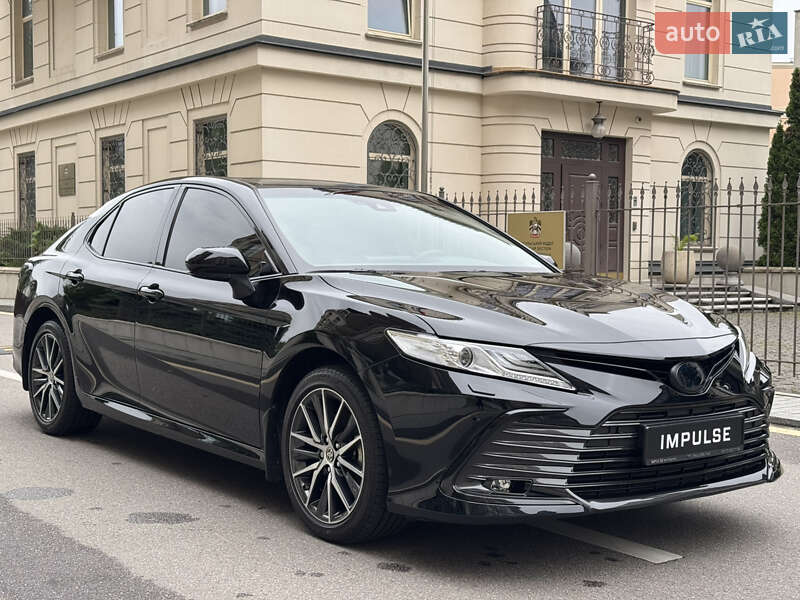 Седан Toyota Camry 2024 в Киеве