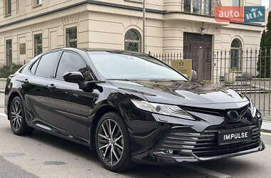 Седан Toyota Camry 2024 в 