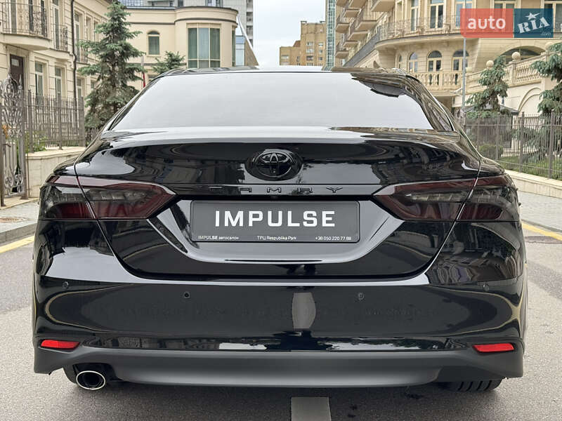 Седан Toyota Camry 2024 в Киеве