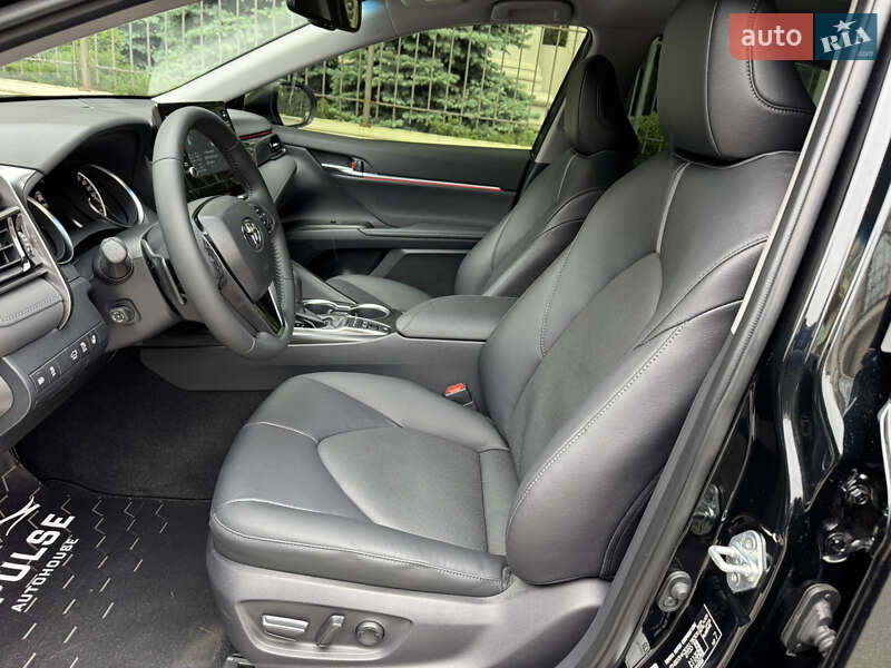 Седан Toyota Camry 2024 в Киеве